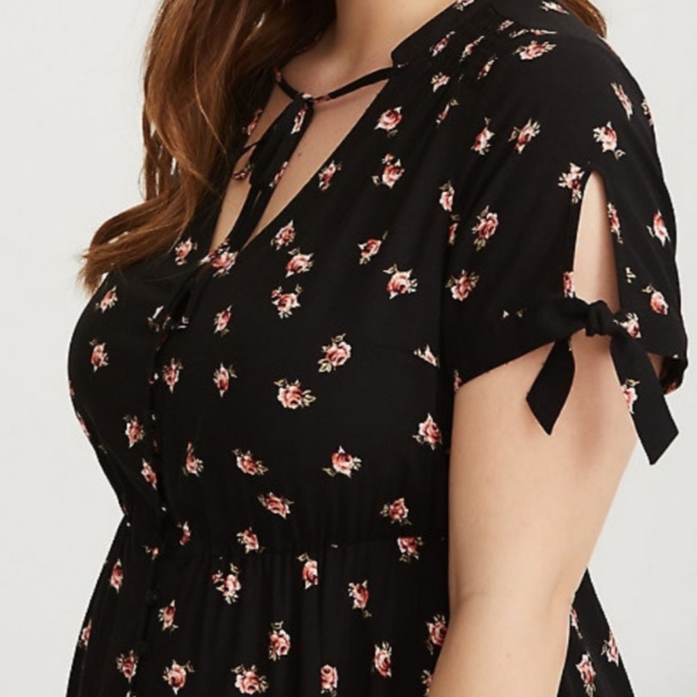BLACK ROSE TIE SLEEVE CHALLIS DRESS